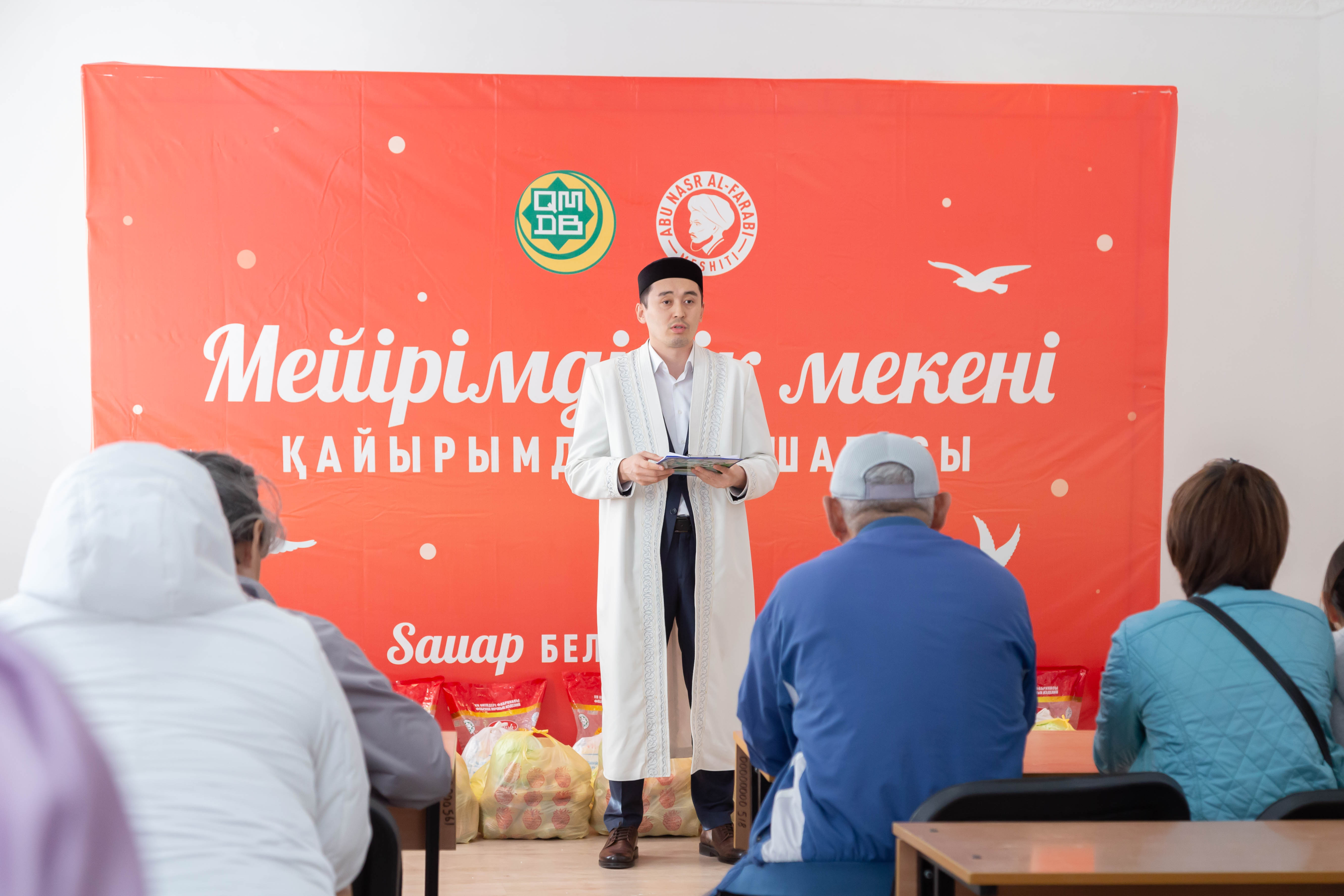 «Әл-Фараби» мешіті қайырымдылық шарасын өткізді (фото)